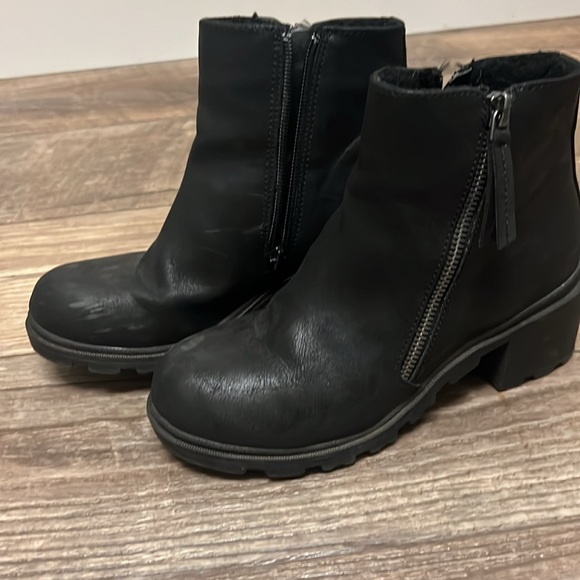 Girls boots size 2 - Picture 3 of 6